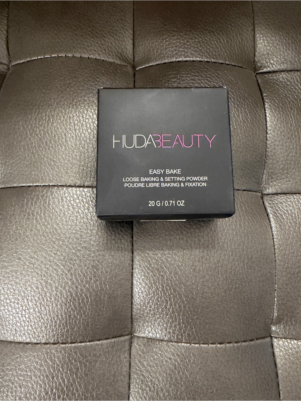 HUDA BEAUTY Easy Bake Loose Baking & Setting Powder - Black Packaging